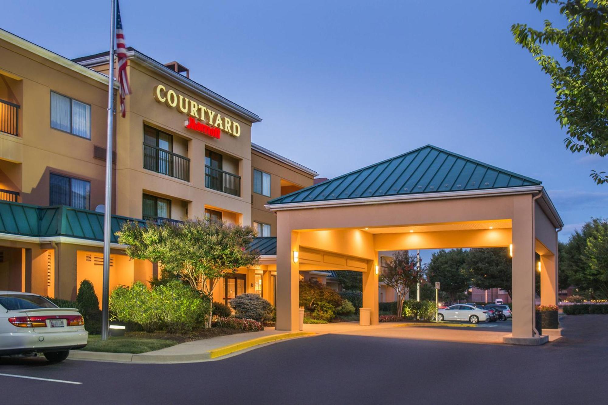 Отель Courtyard By Marriott Фредерик Экстерьер фото